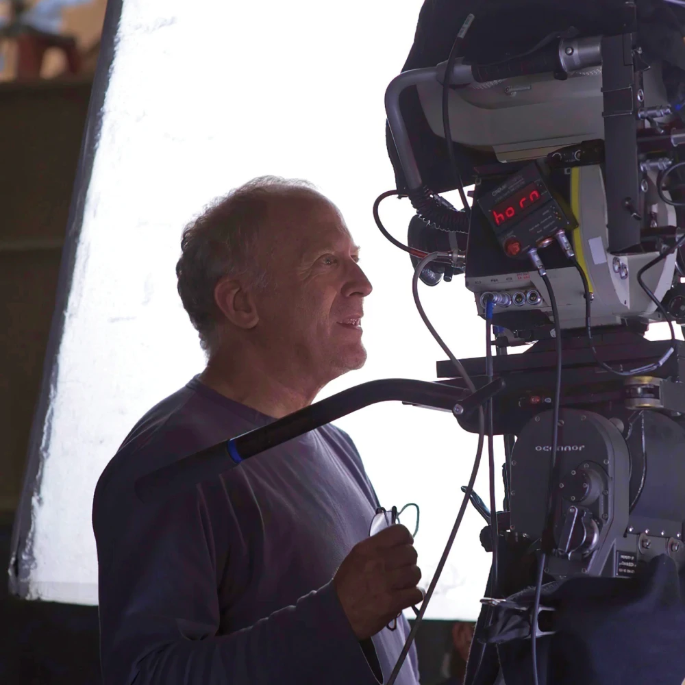 Robert Elswit behind a camera